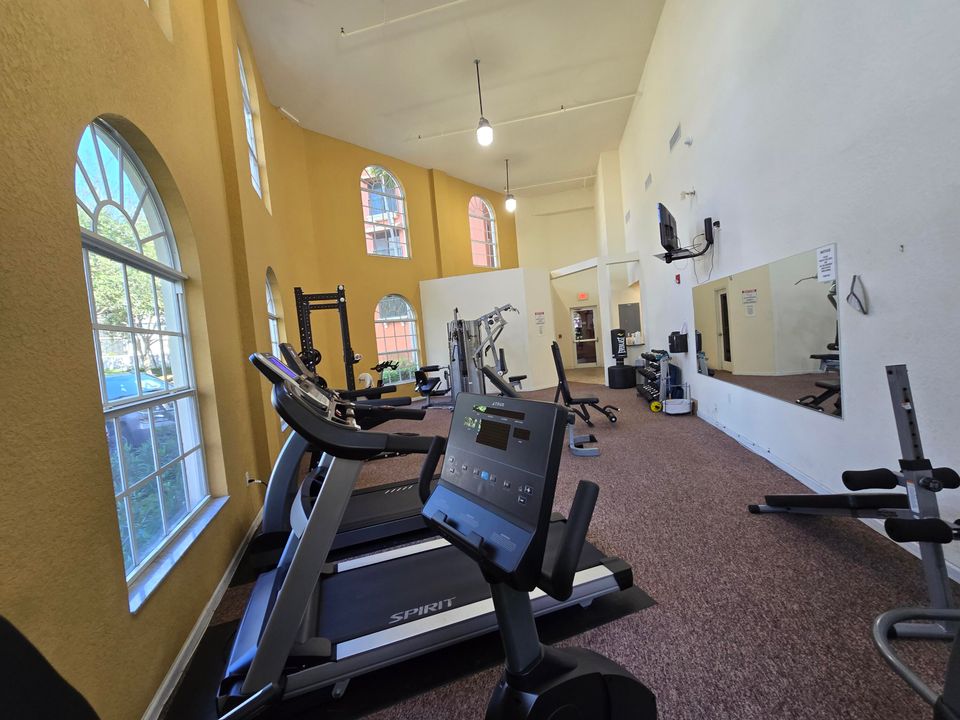 For Sale: $278,999 (2 beds, 2 baths, 1424 Square Feet)