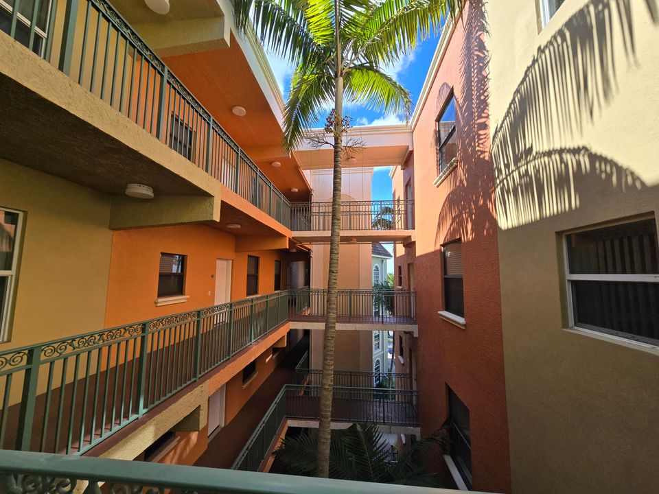 For Sale: $278,999 (2 beds, 2 baths, 1424 Square Feet)