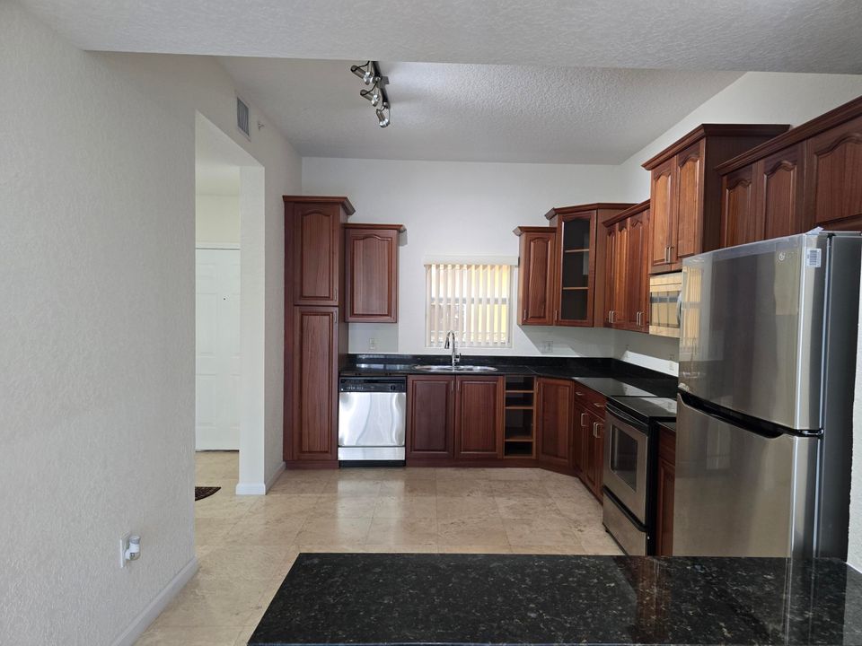 For Sale: $278,999 (2 beds, 2 baths, 1424 Square Feet)