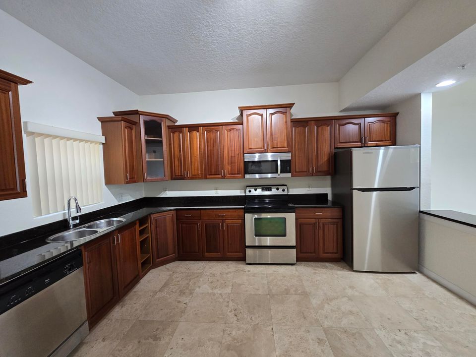 For Sale: $278,999 (2 beds, 2 baths, 1424 Square Feet)