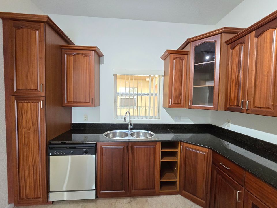 For Sale: $278,999 (2 beds, 2 baths, 1424 Square Feet)