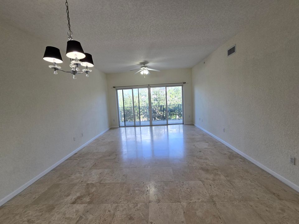 For Sale: $278,999 (2 beds, 2 baths, 1424 Square Feet)