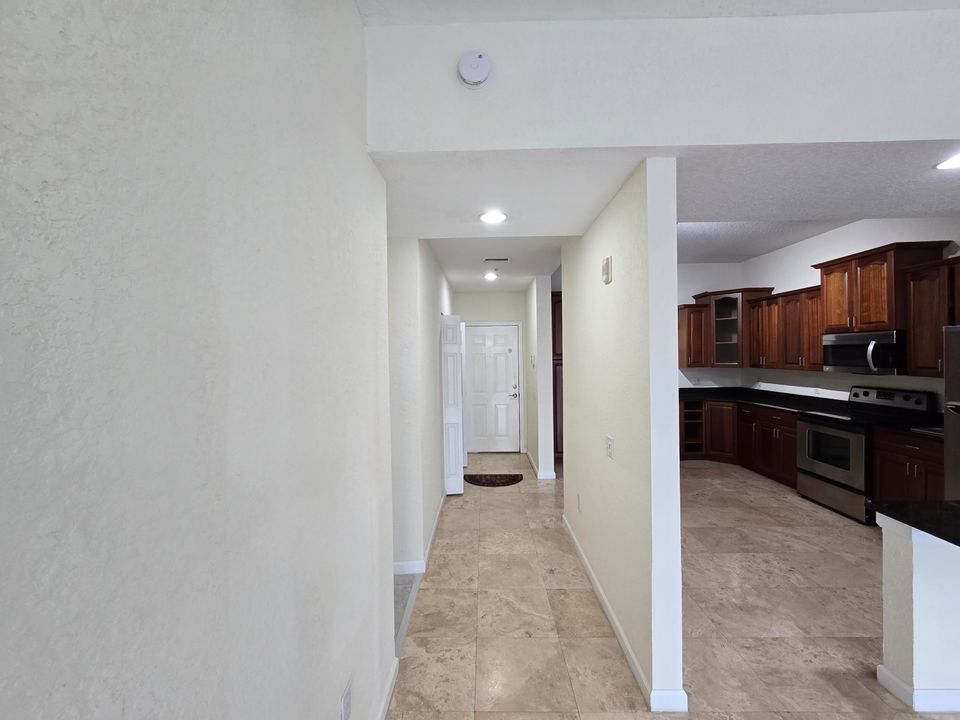 For Sale: $278,999 (2 beds, 2 baths, 1424 Square Feet)
