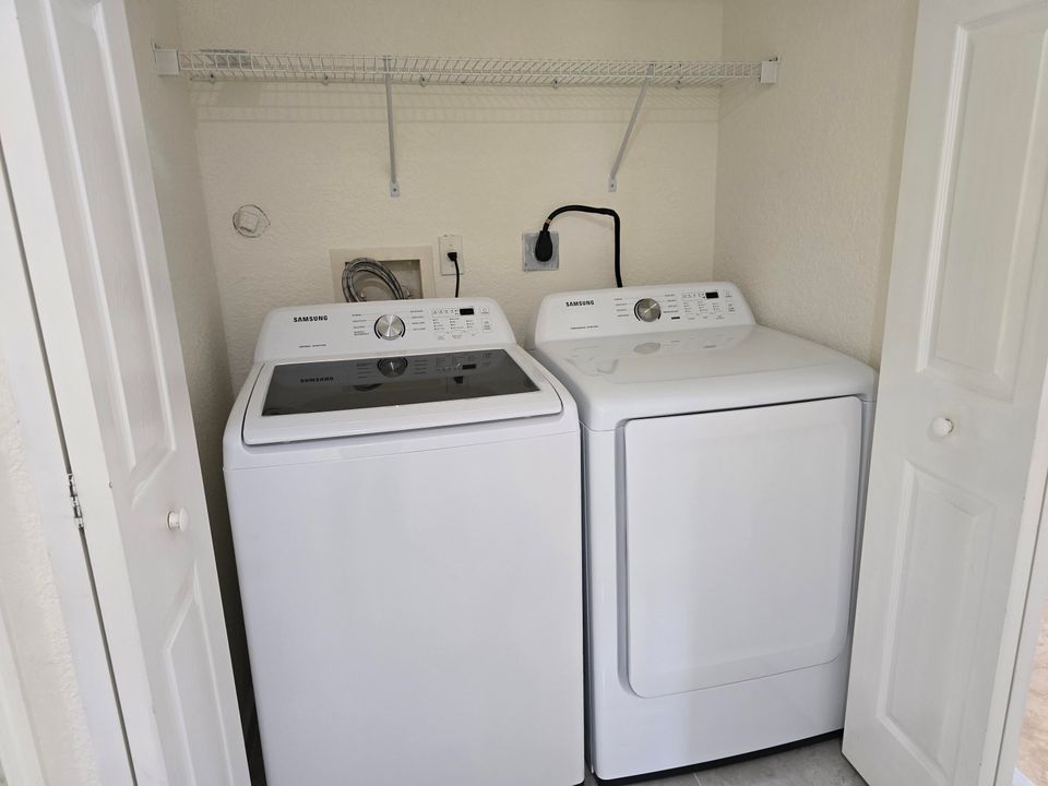 For Sale: $278,999 (2 beds, 2 baths, 1424 Square Feet)