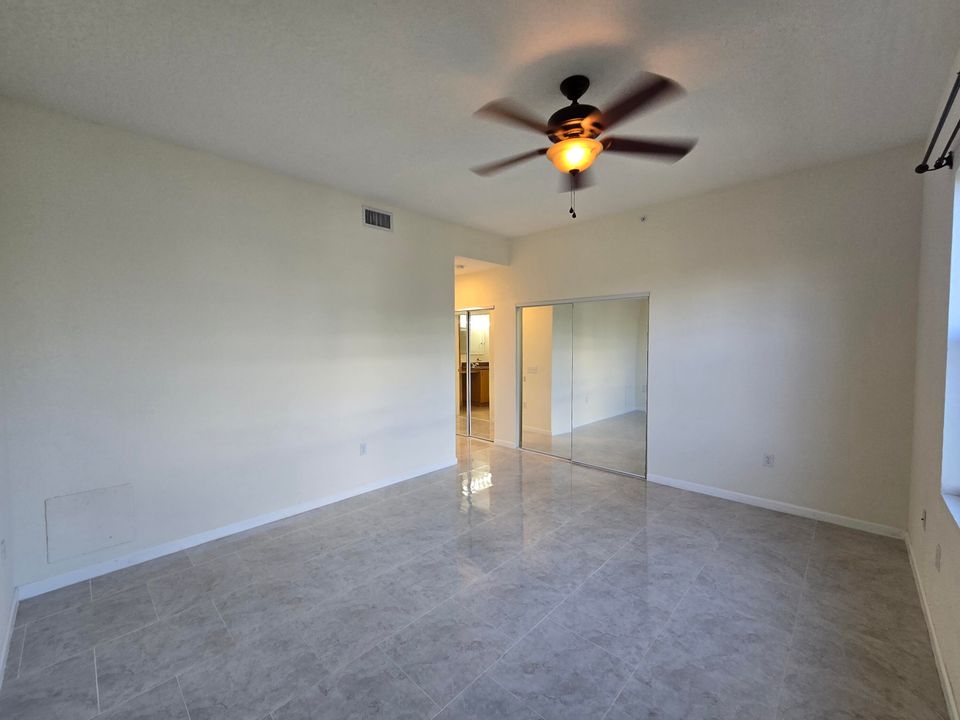 For Sale: $278,999 (2 beds, 2 baths, 1424 Square Feet)