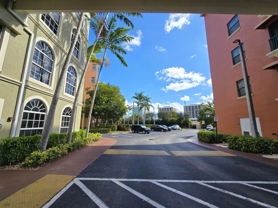 For Sale: $278,999 (2 beds, 2 baths, 1424 Square Feet)