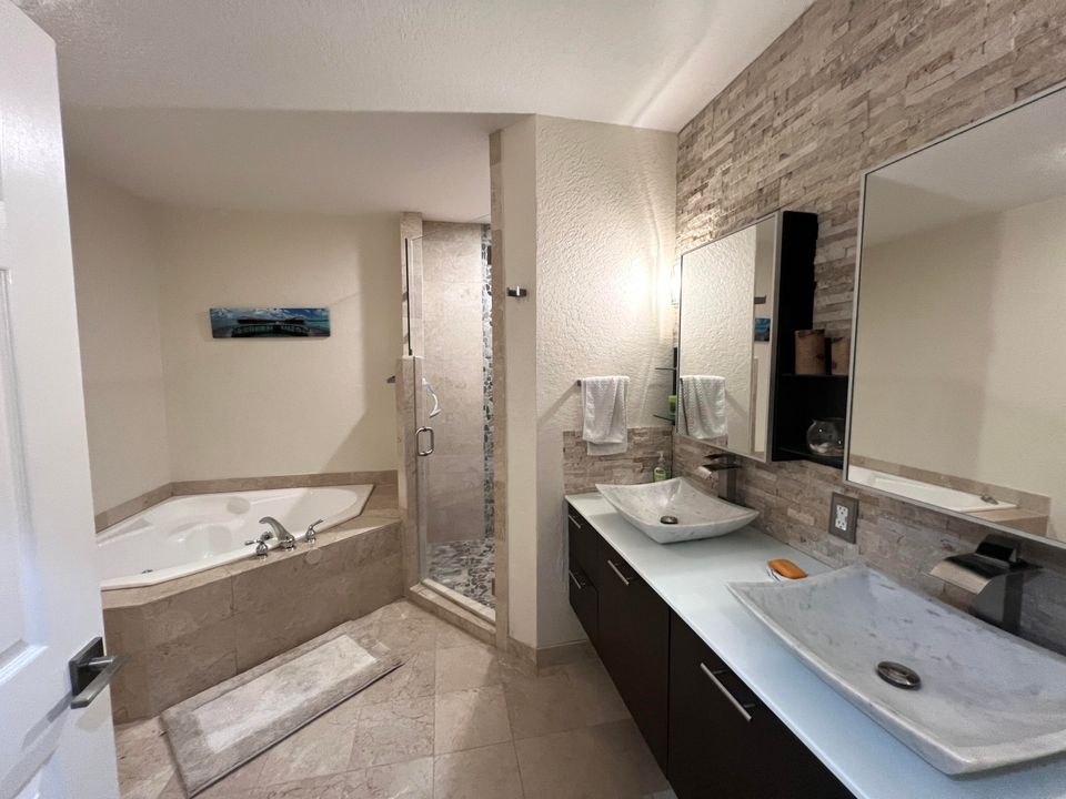 Active With Contract: $2,200 (2 beds, 2 baths, 1344 Square Feet)