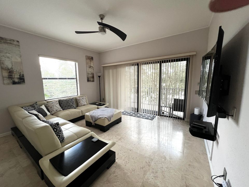 Active With Contract: $2,200 (2 beds, 2 baths, 1344 Square Feet)