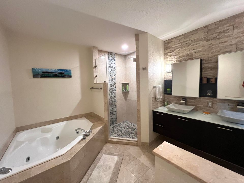 Active With Contract: $2,200 (2 beds, 2 baths, 1344 Square Feet)