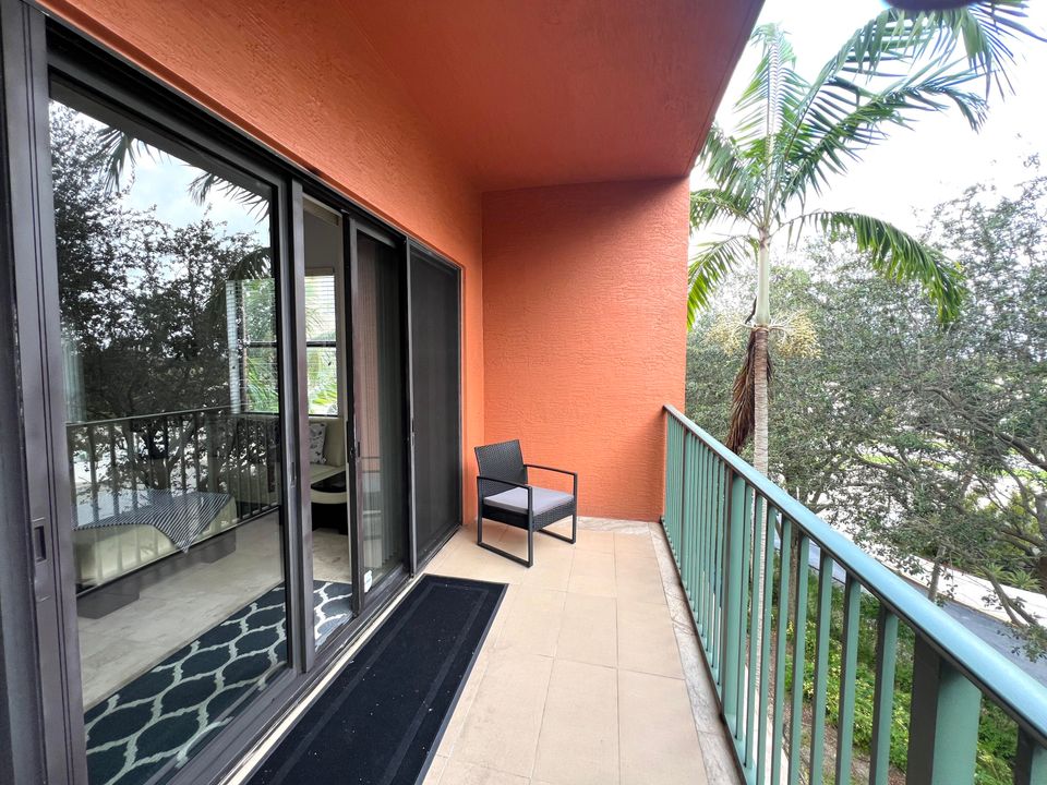 Active With Contract: $2,200 (2 beds, 2 baths, 1344 Square Feet)