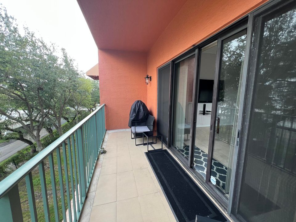 Active With Contract: $2,200 (2 beds, 2 baths, 1344 Square Feet)