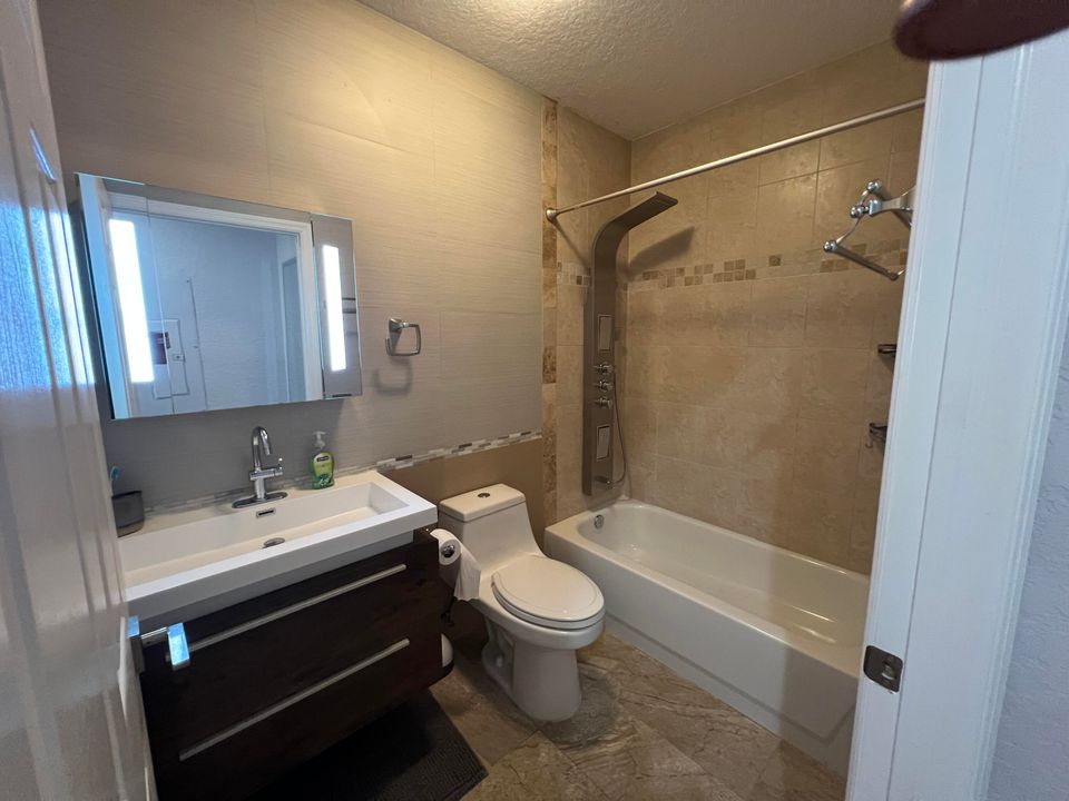 Active With Contract: $2,200 (2 beds, 2 baths, 1344 Square Feet)