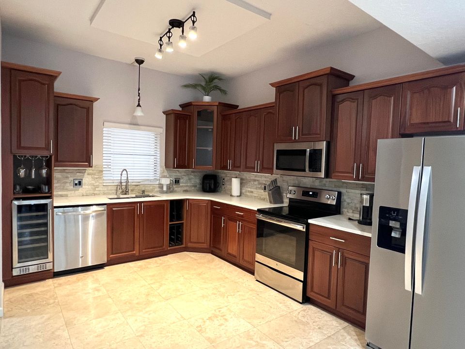 Active With Contract: $2,200 (2 beds, 2 baths, 1344 Square Feet)