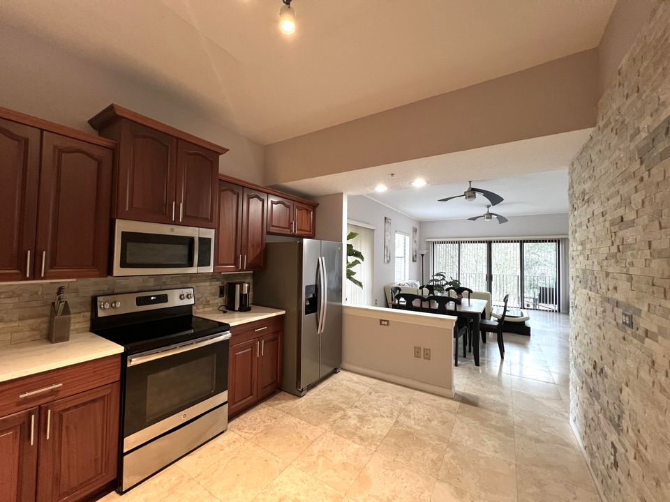 Active With Contract: $2,200 (2 beds, 2 baths, 1344 Square Feet)