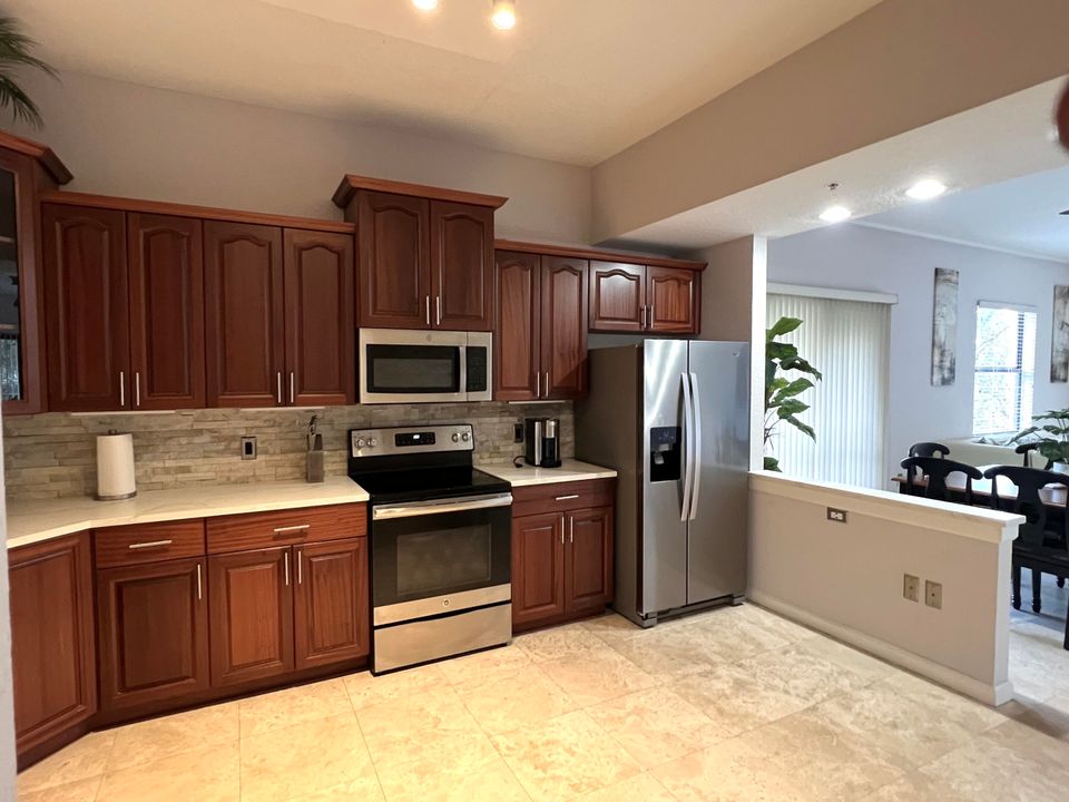 Active With Contract: $2,200 (2 beds, 2 baths, 1344 Square Feet)