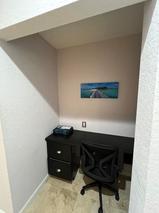 Active With Contract: $2,200 (2 beds, 2 baths, 1344 Square Feet)