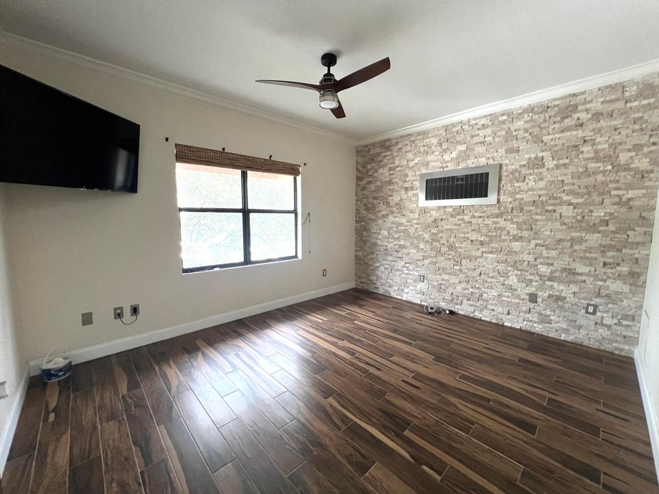 Active With Contract: $2,200 (2 beds, 2 baths, 1344 Square Feet)