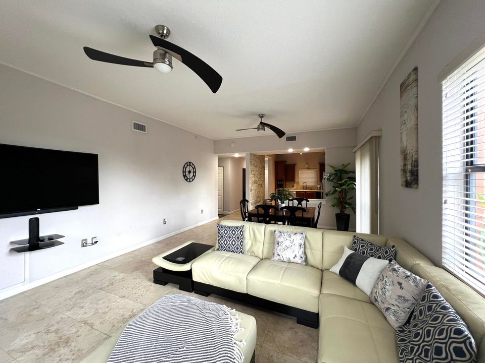 Active With Contract: $2,200 (2 beds, 2 baths, 1344 Square Feet)