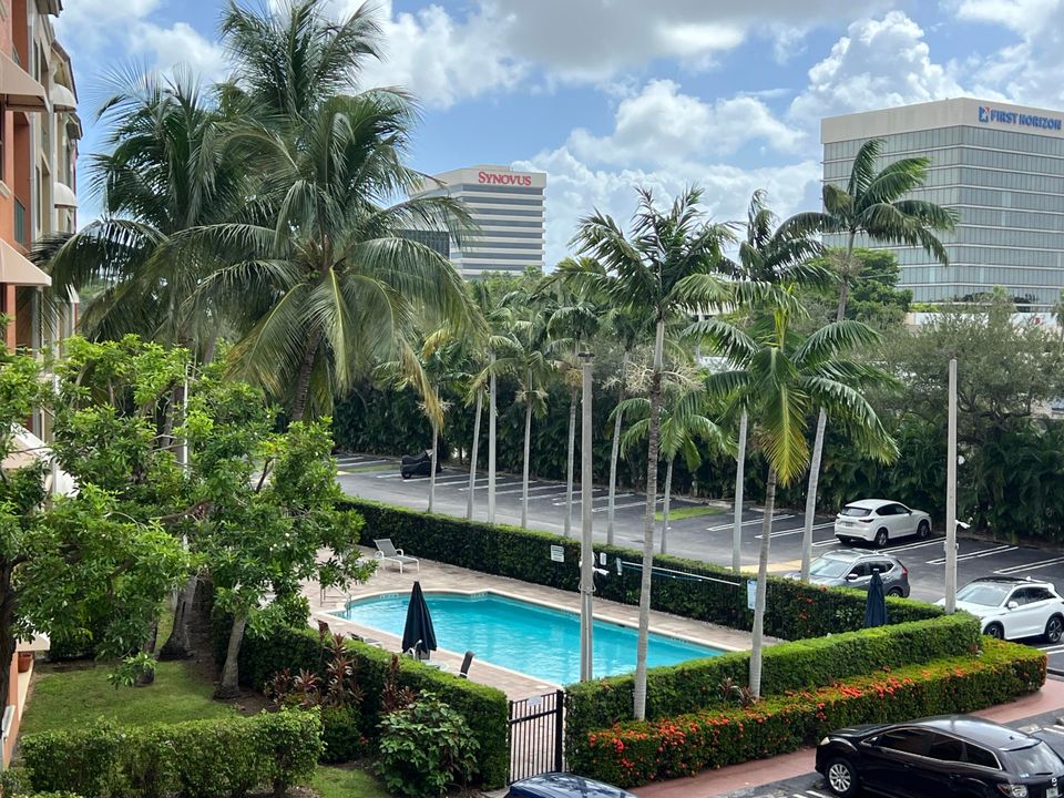 Active With Contract: $2,200 (2 beds, 2 baths, 1344 Square Feet)