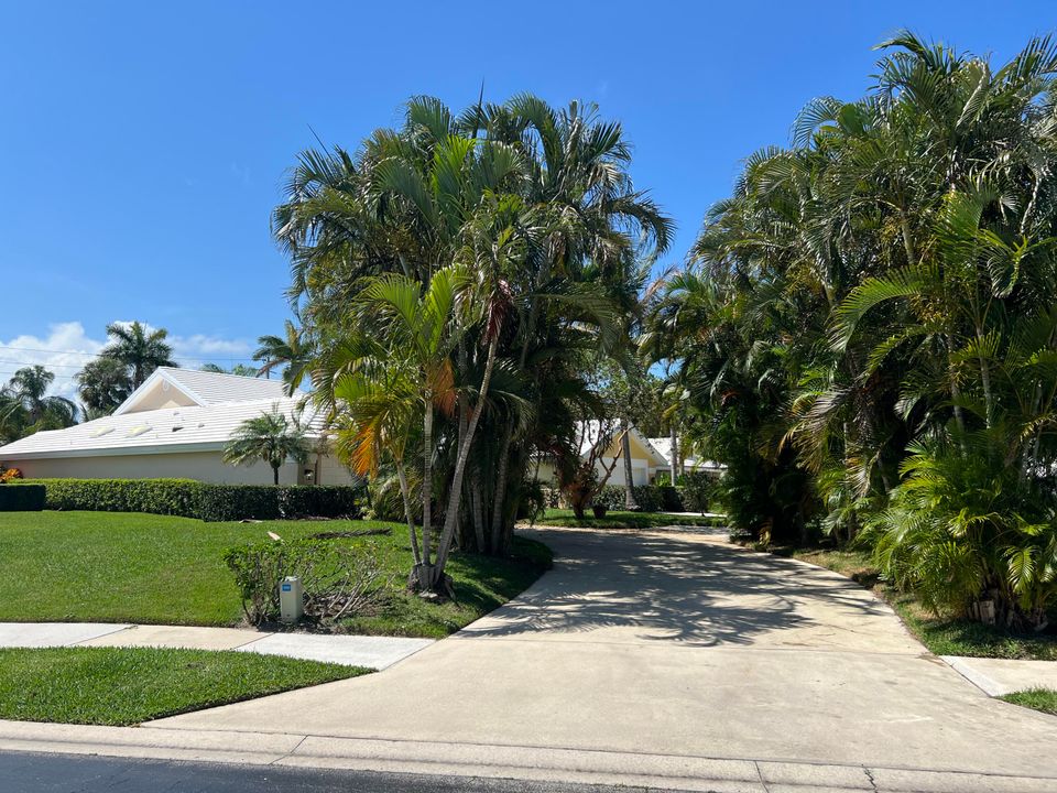 For Sale: $599,000 (3 beds, 2 baths, 1974 Square Feet)