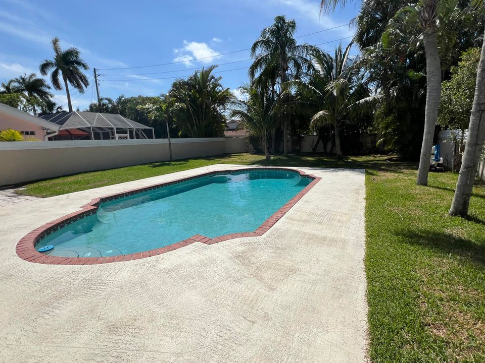 For Sale: $599,000 (3 beds, 2 baths, 1974 Square Feet)