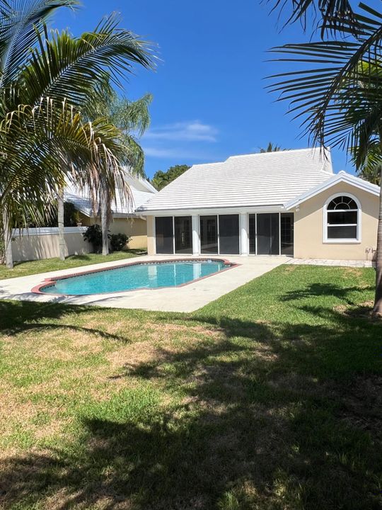 For Sale: $599,000 (3 beds, 2 baths, 1974 Square Feet)