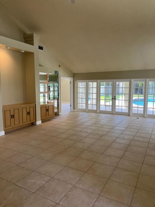 For Sale: $599,000 (3 beds, 2 baths, 1974 Square Feet)