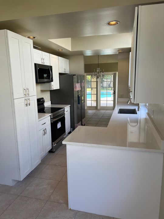 For Sale: $599,000 (3 beds, 2 baths, 1974 Square Feet)