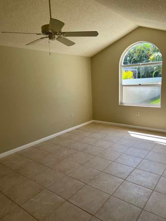 For Sale: $599,000 (3 beds, 2 baths, 1974 Square Feet)