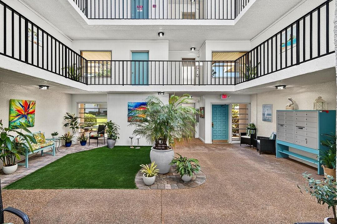 Под контрактом: $175,000 (2 спален, 2 ванн, 1044 Квадратных фут)