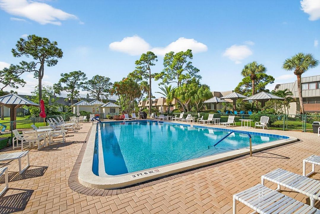 Под контрактом: $175,000 (2 спален, 2 ванн, 1044 Квадратных фут)