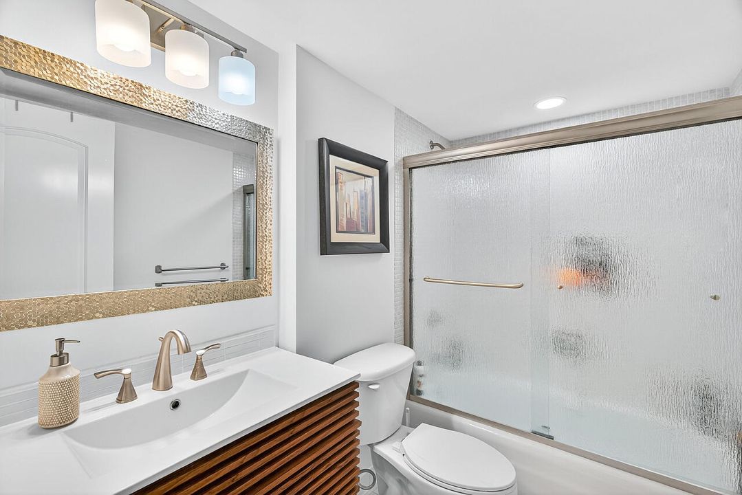 Под контрактом: $175,000 (2 спален, 2 ванн, 1044 Квадратных фут)