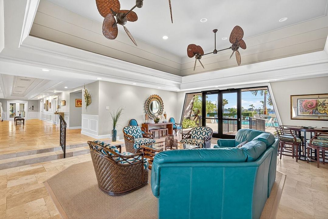 Под контрактом: $175,000 (2 спален, 2 ванн, 1044 Квадратных фут)