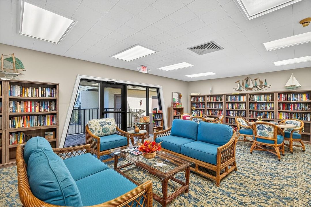 Под контрактом: $175,000 (2 спален, 2 ванн, 1044 Квадратных фут)