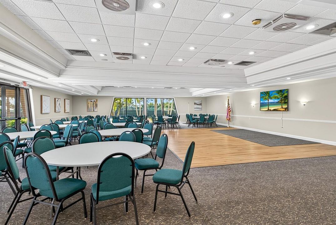 Под контрактом: $175,000 (2 спален, 2 ванн, 1044 Квадратных фут)