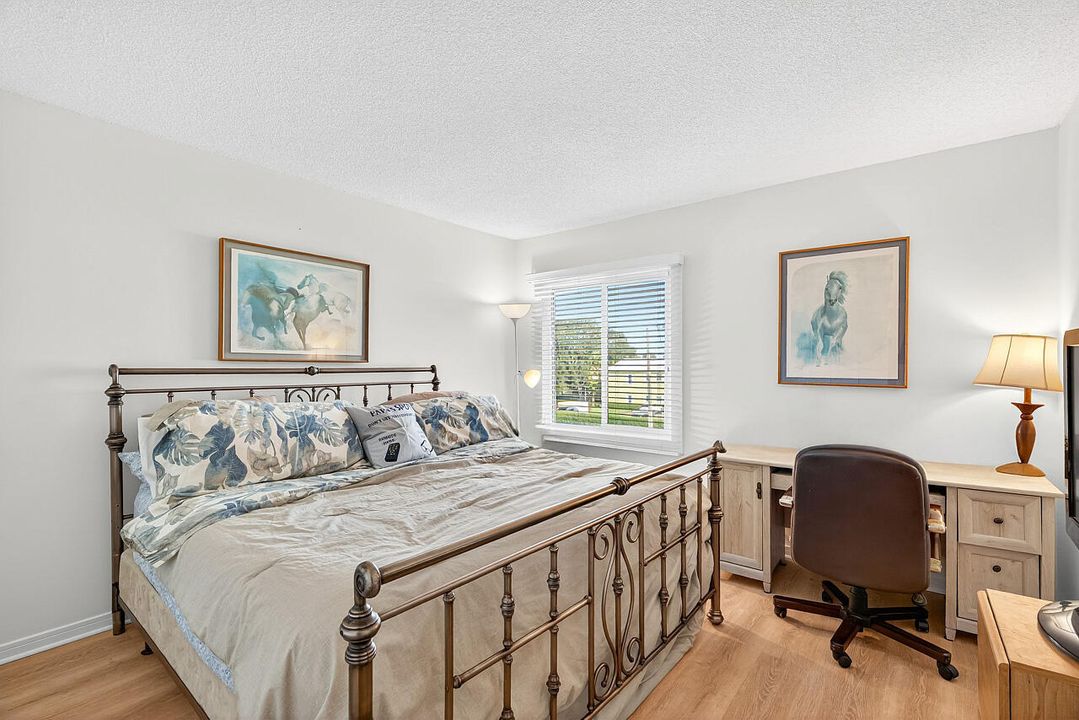 Под контрактом: $175,000 (2 спален, 2 ванн, 1044 Квадратных фут)