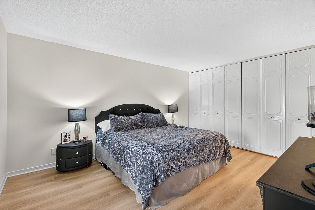 Под контрактом: $175,000 (2 спален, 2 ванн, 1044 Квадратных фут)