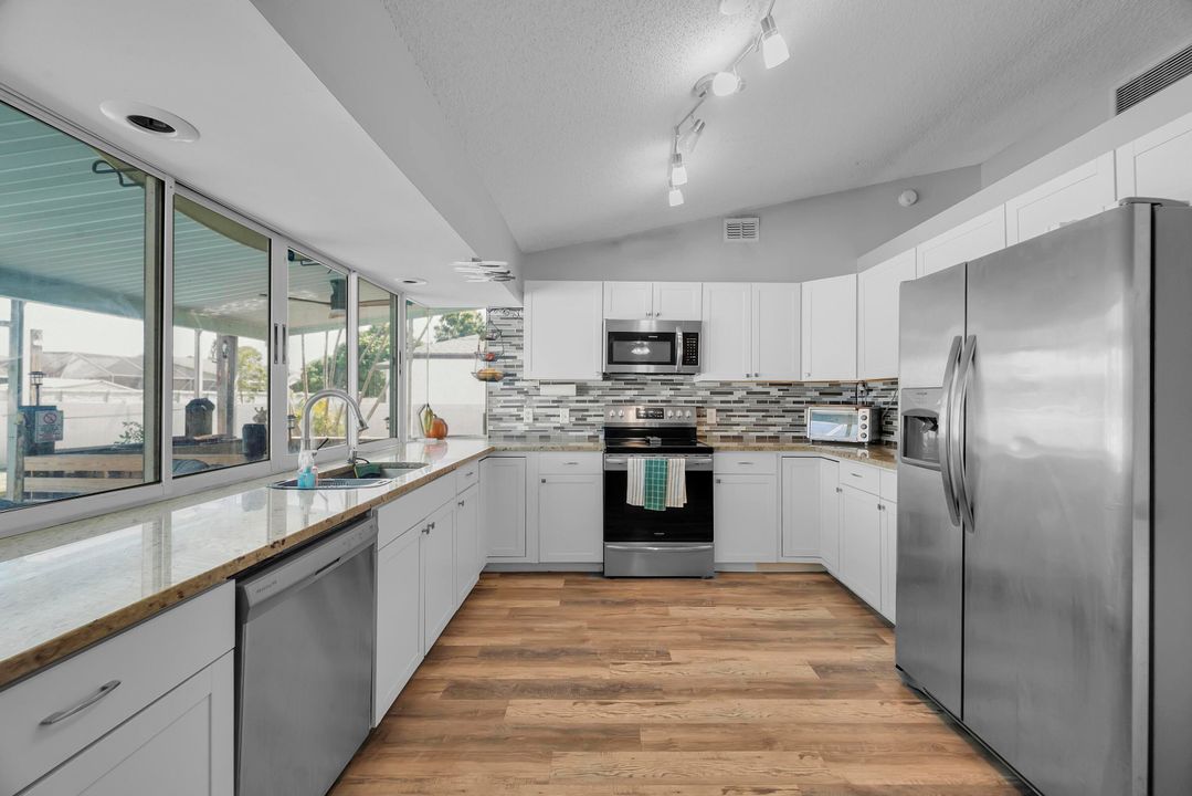 For Sale: $399,000 (3 beds, 2 baths, 1517 Square Feet)