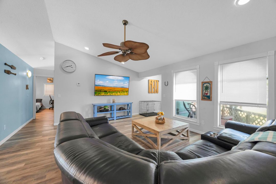 For Sale: $399,000 (3 beds, 2 baths, 1517 Square Feet)