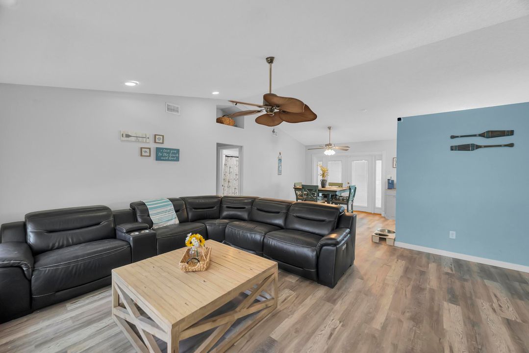 For Sale: $399,000 (3 beds, 2 baths, 1517 Square Feet)