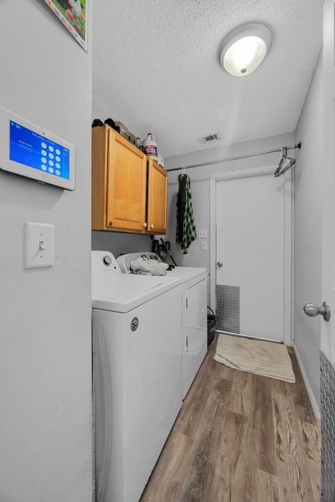 For Sale: $399,000 (3 beds, 2 baths, 1517 Square Feet)