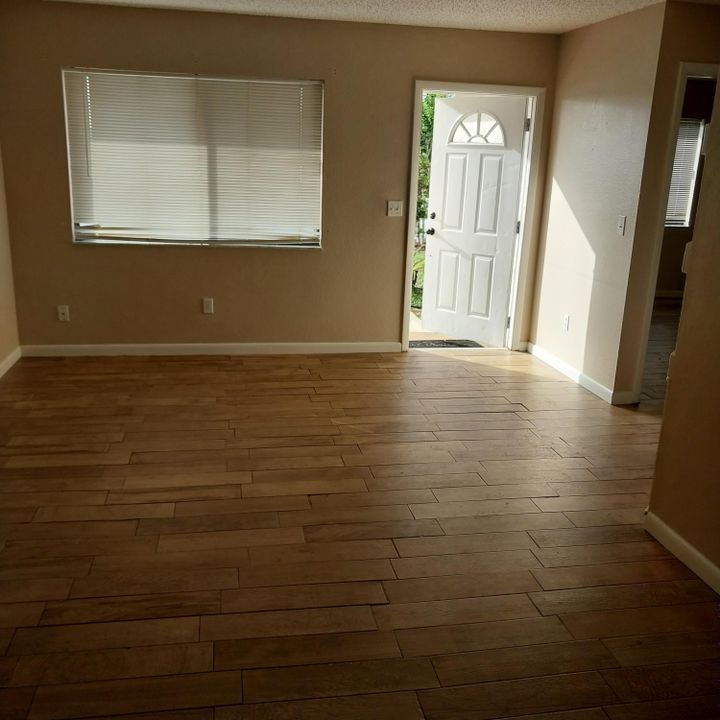 For Sale: $274,900 (2 beds, 1 baths, 1170 Square Feet)