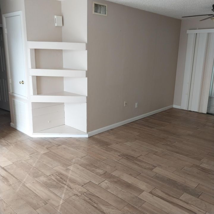 For Sale: $274,900 (2 beds, 1 baths, 1170 Square Feet)