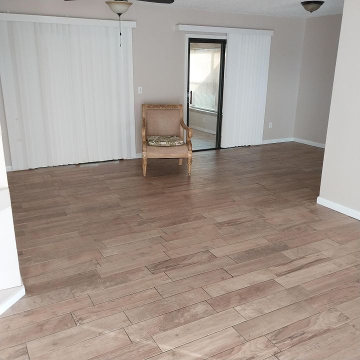 For Sale: $274,900 (2 beds, 1 baths, 1170 Square Feet)