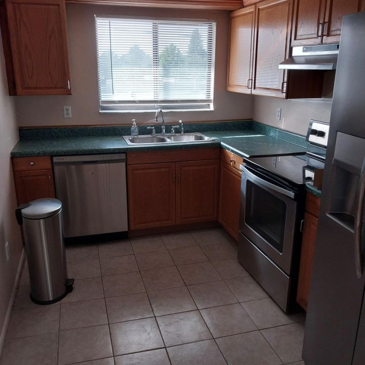 For Sale: $274,900 (2 beds, 1 baths, 1170 Square Feet)