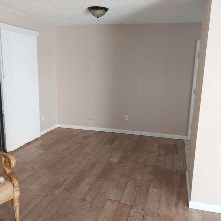 For Sale: $274,900 (2 beds, 1 baths, 1170 Square Feet)