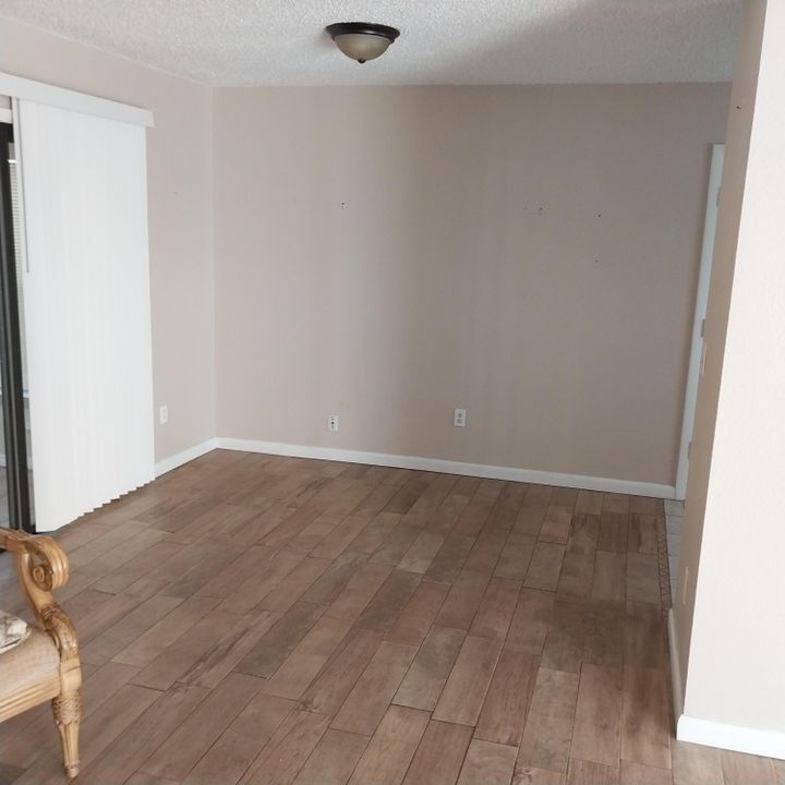 For Sale: $274,900 (2 beds, 1 baths, 1170 Square Feet)