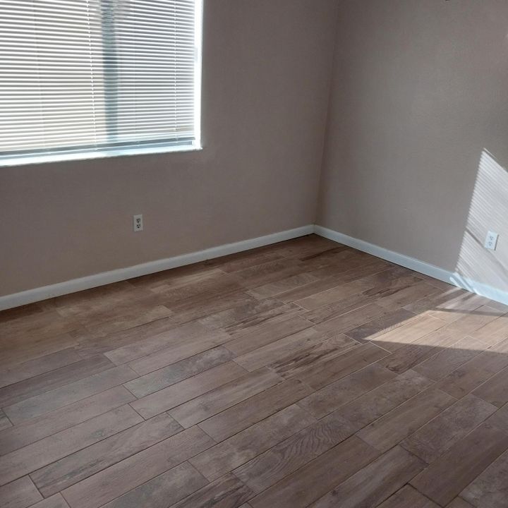 For Sale: $274,900 (2 beds, 1 baths, 1170 Square Feet)