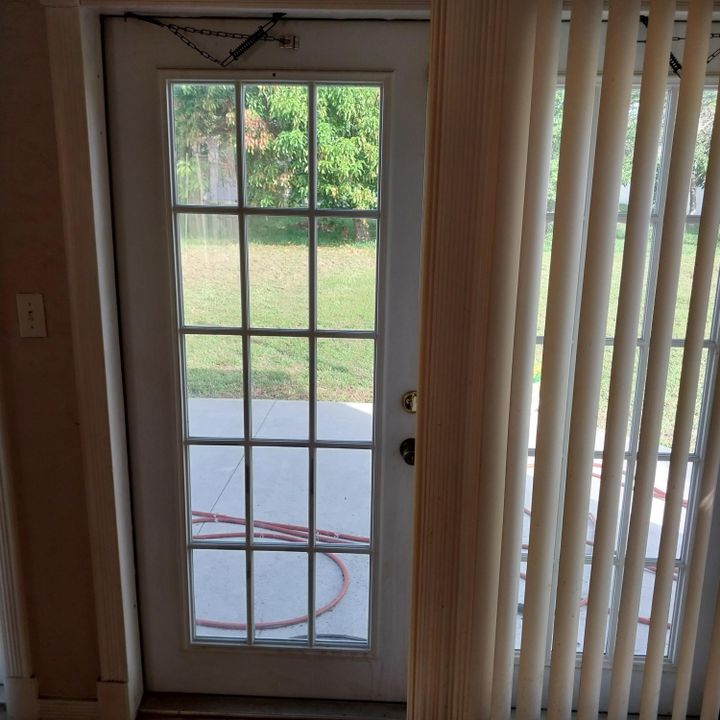 For Sale: $274,900 (2 beds, 1 baths, 1170 Square Feet)