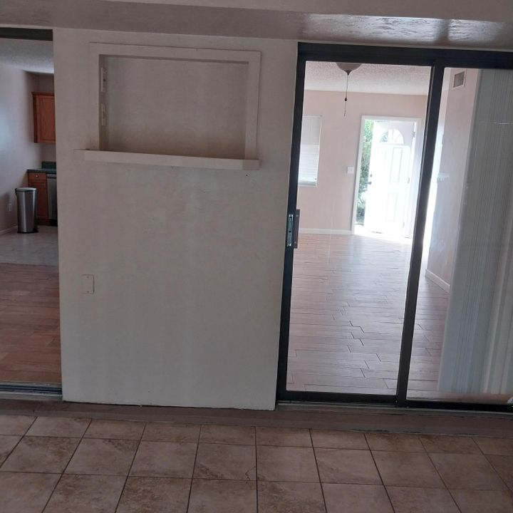 For Sale: $274,900 (2 beds, 1 baths, 1170 Square Feet)